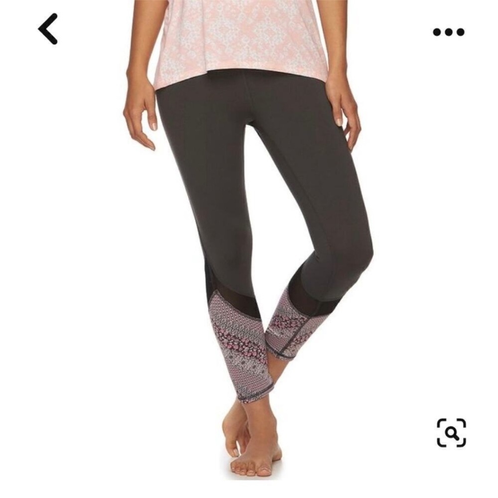 Gaiam Stylish Leggings in Black and Pink
